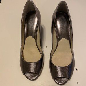 MICHAEL Michael Kors Womens Peep Toe Metallic Leather Pumps Flat Gold Size 8